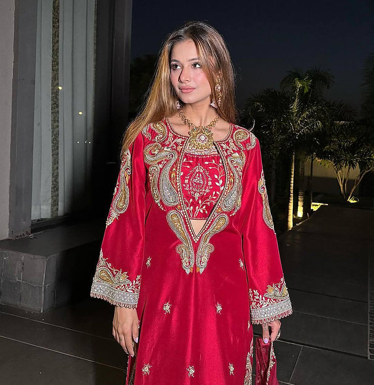 Laal Jashn Suit Set