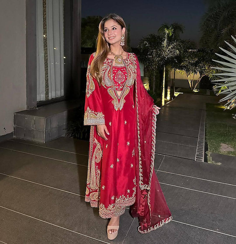 Laal Jashn Suit Set