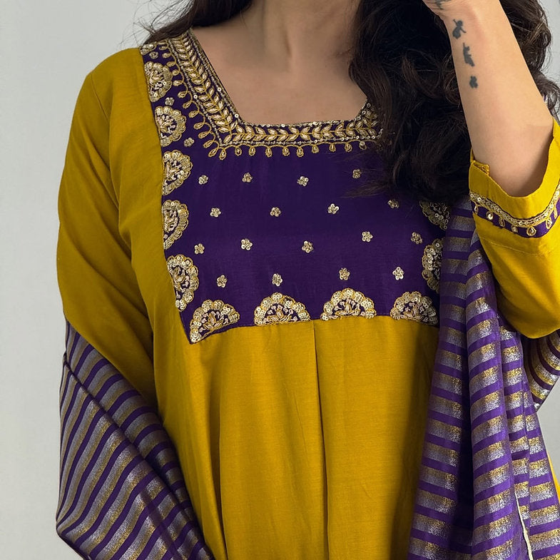 Sunehri Violet Set